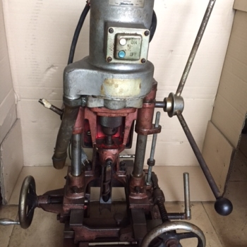 ĐỤC MỘNG HITACHI VỚI ĐẦU KẸP KHOAN