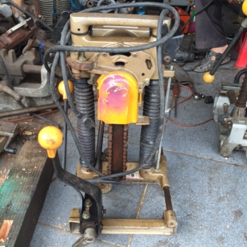 Máy Đục mộng xích Makita