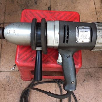 Máy mở Bulon 3/4 Black & Decker 220V