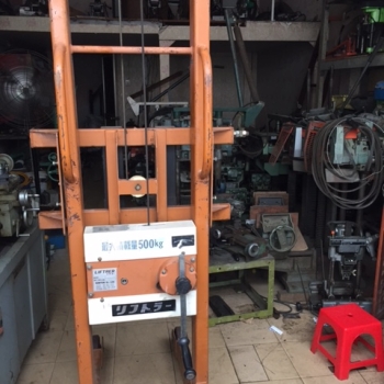 XE NÂNG QUAY TAY -  NHẬT